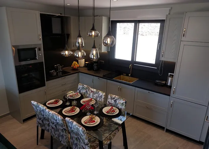 Averto ヴィラ サミ