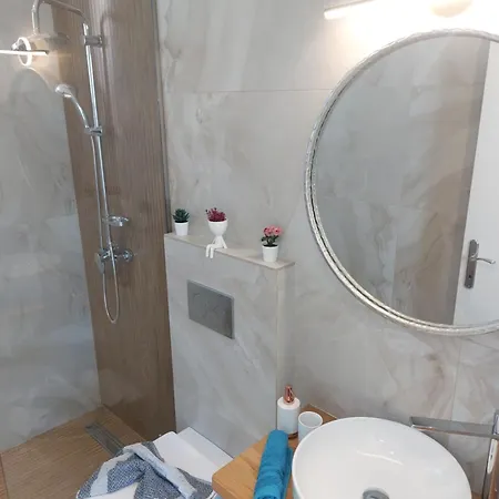 Averto Vilă *
