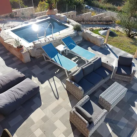 Averto Villa *
